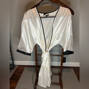 Thalia Sodi Intimates Robe with Black Accents. New with Tags!